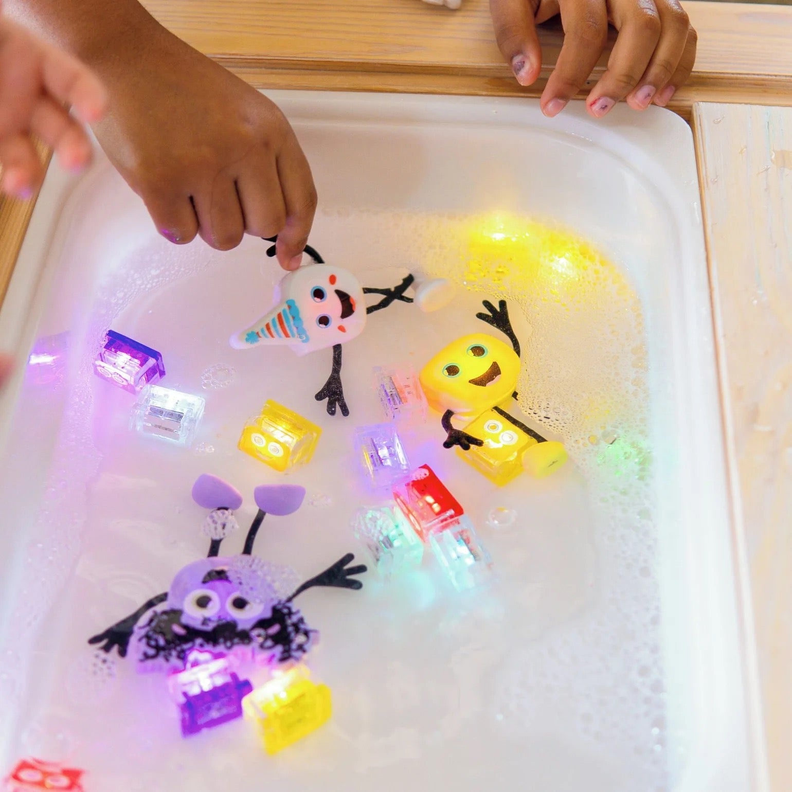 Glo Pals Light up Sensory Cubes - 4 Pack